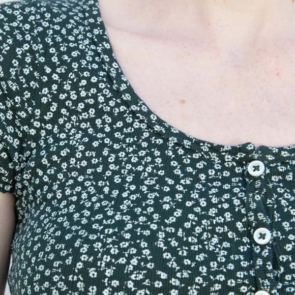 Brandy Melville Eyelet Floral top - Picture 3 of 6